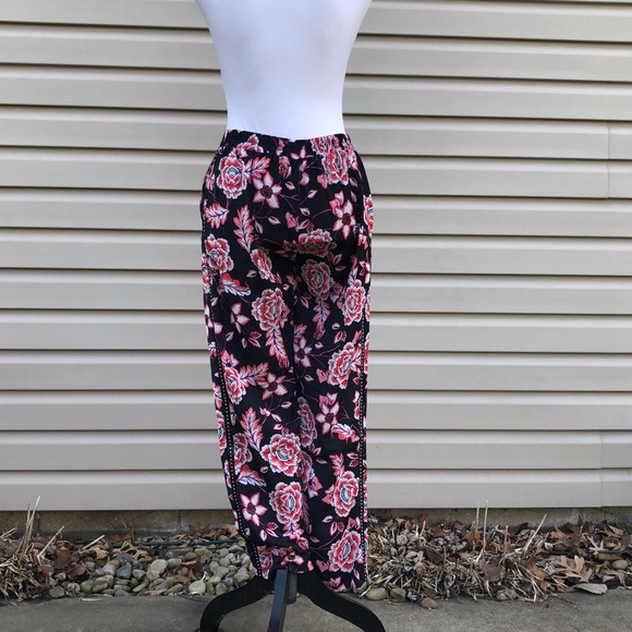 NWT Guess Floral Print Cigarette Pants Trousers - Picture 11 of 11